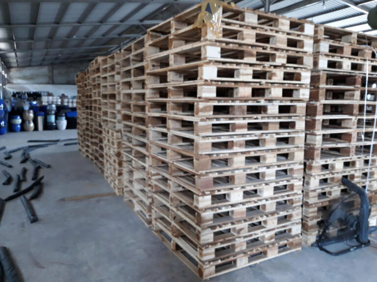 Pallet gỗ dùng để xuất khẩu hàng hóa