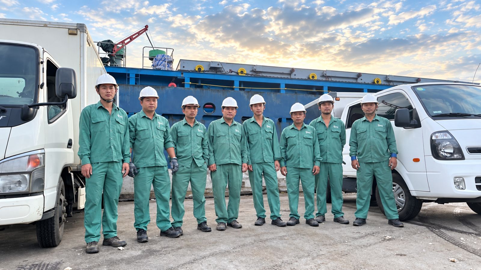 khử trùng sắn lát đổ xá hầm tàu